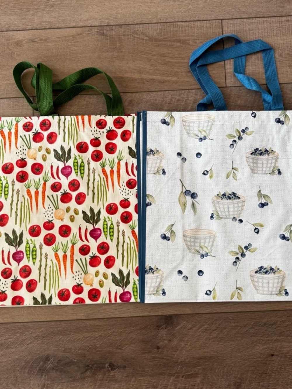 Homegoods TJMaxx Marshalls Vegetable & Blueberry Print Tote Bags Set of 2 NWOT